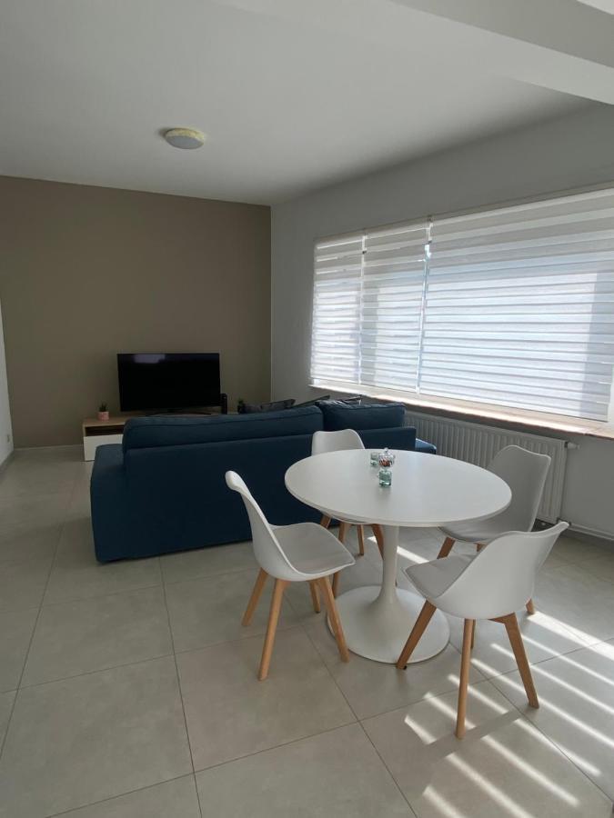 1-E Superbe Appartement Lumineux Шарлеруа Екстер'єр фото