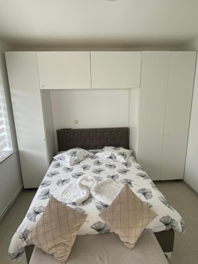 1-E Superbe Appartement Lumineux Шарлеруа Екстер'єр фото
