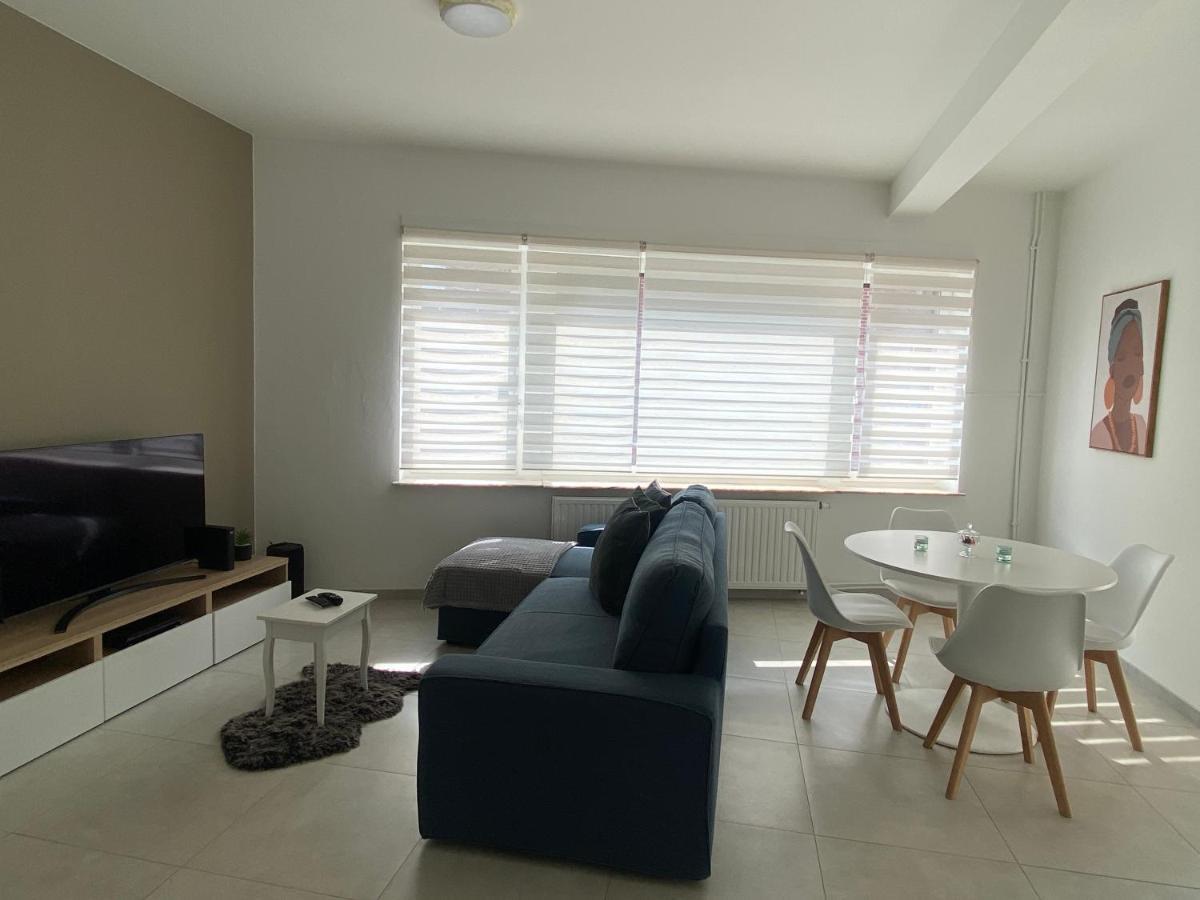 1-E Superbe Appartement Lumineux Шарлеруа Екстер'єр фото