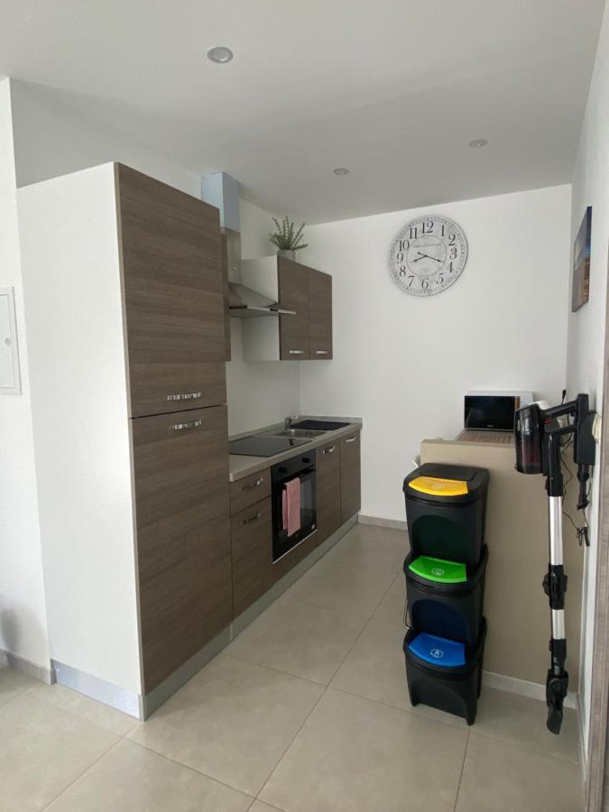 1-E Superbe Appartement Lumineux Шарлеруа Екстер'єр фото