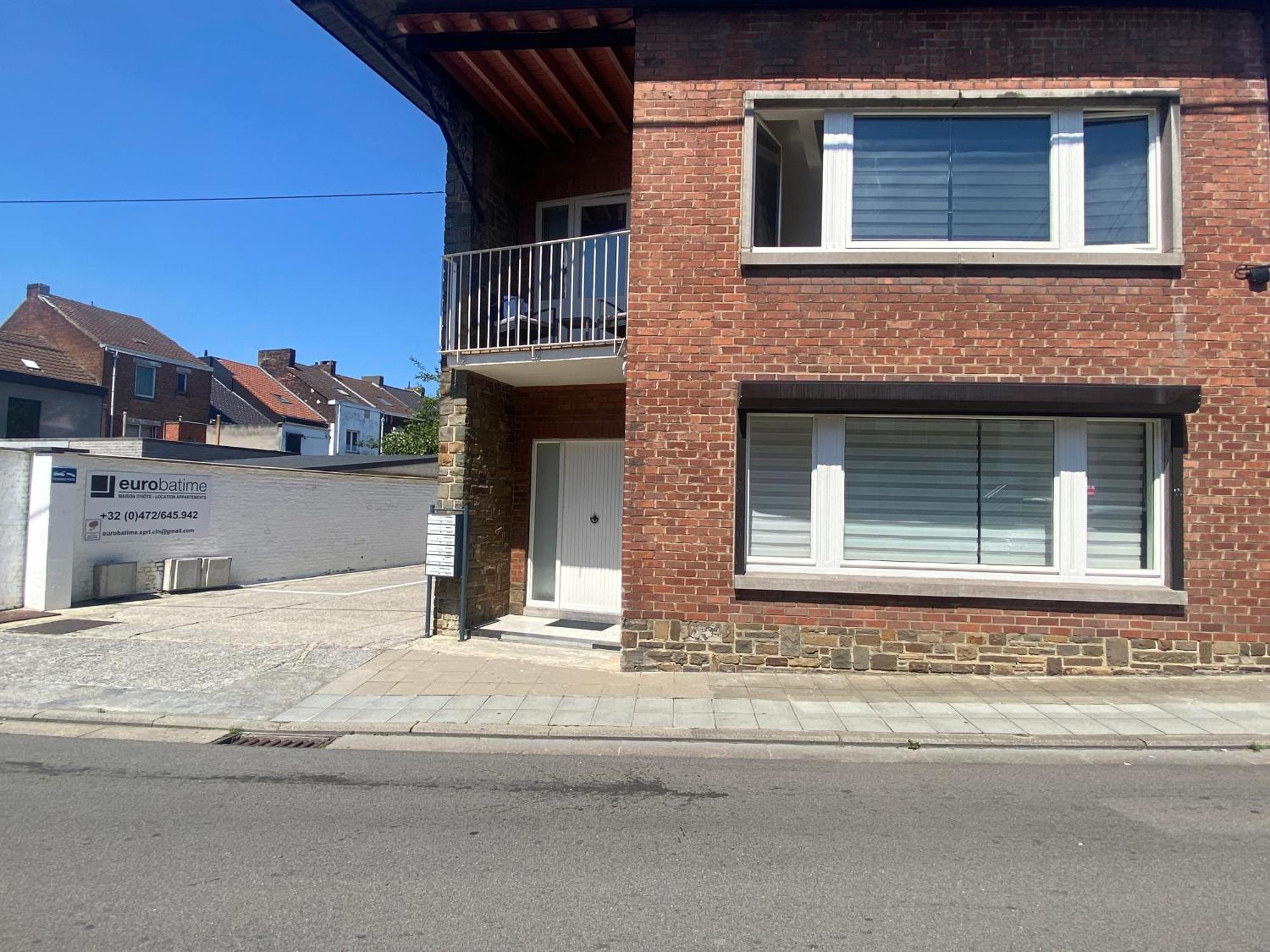 1-E Superbe Appartement Lumineux Шарлеруа Екстер'єр фото